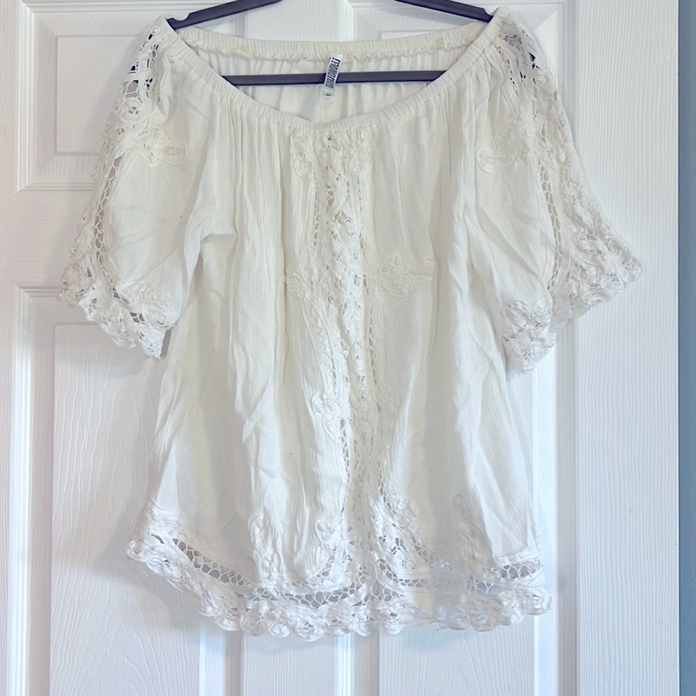 Off the shoulder crochet details top